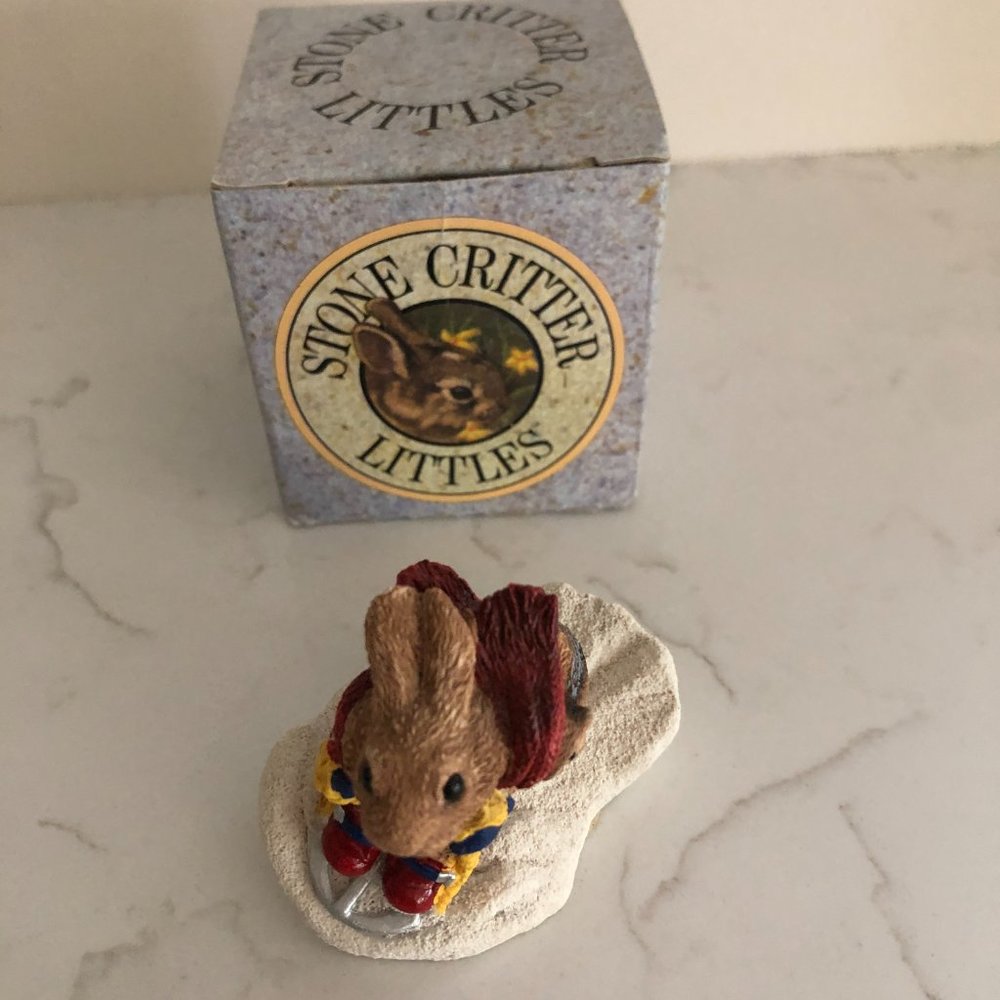 Vintage Stone Critter figurine "Hang On" SC-661